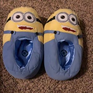 Minions slippers size 10 like new